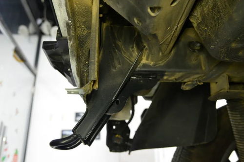 奔驰大G防撞梁拆解揭秘 设计理念与防撞缓冲车的极致对比